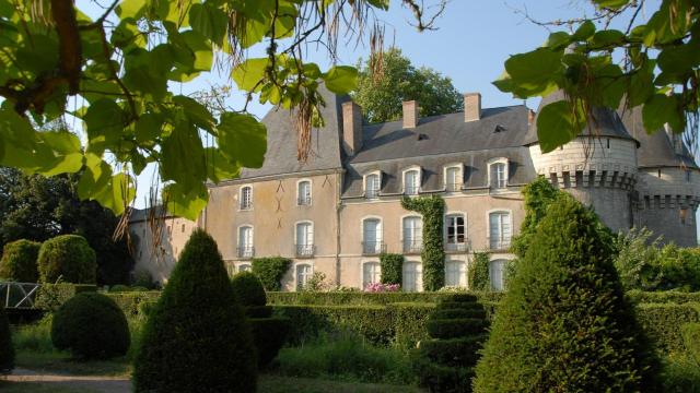 Chateau De Bazouges