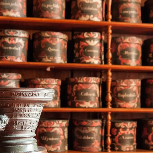 Apotheker├® Stevan Lira8 Groot 1